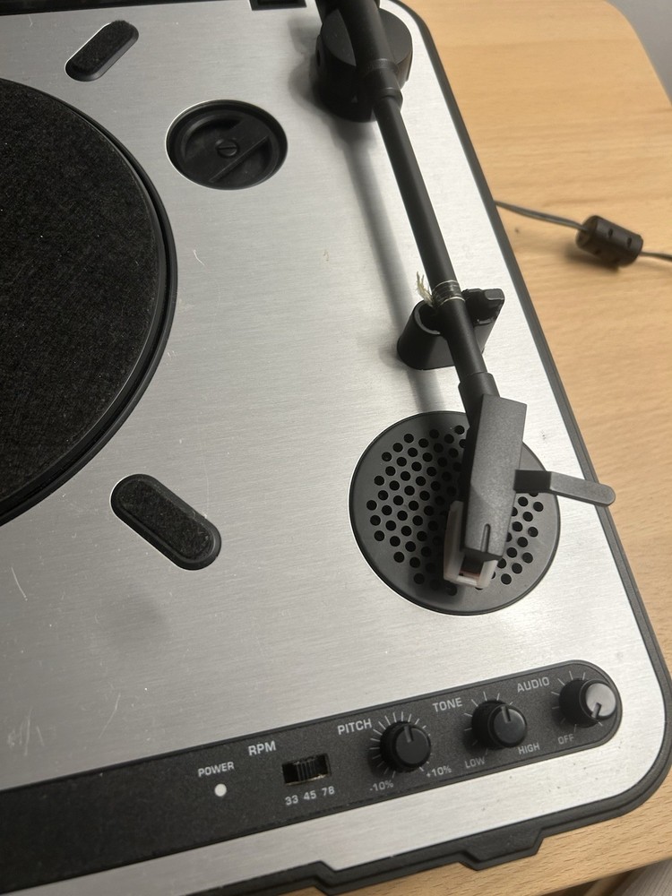 Numark PT01 Portable Turntable FOR PARTS