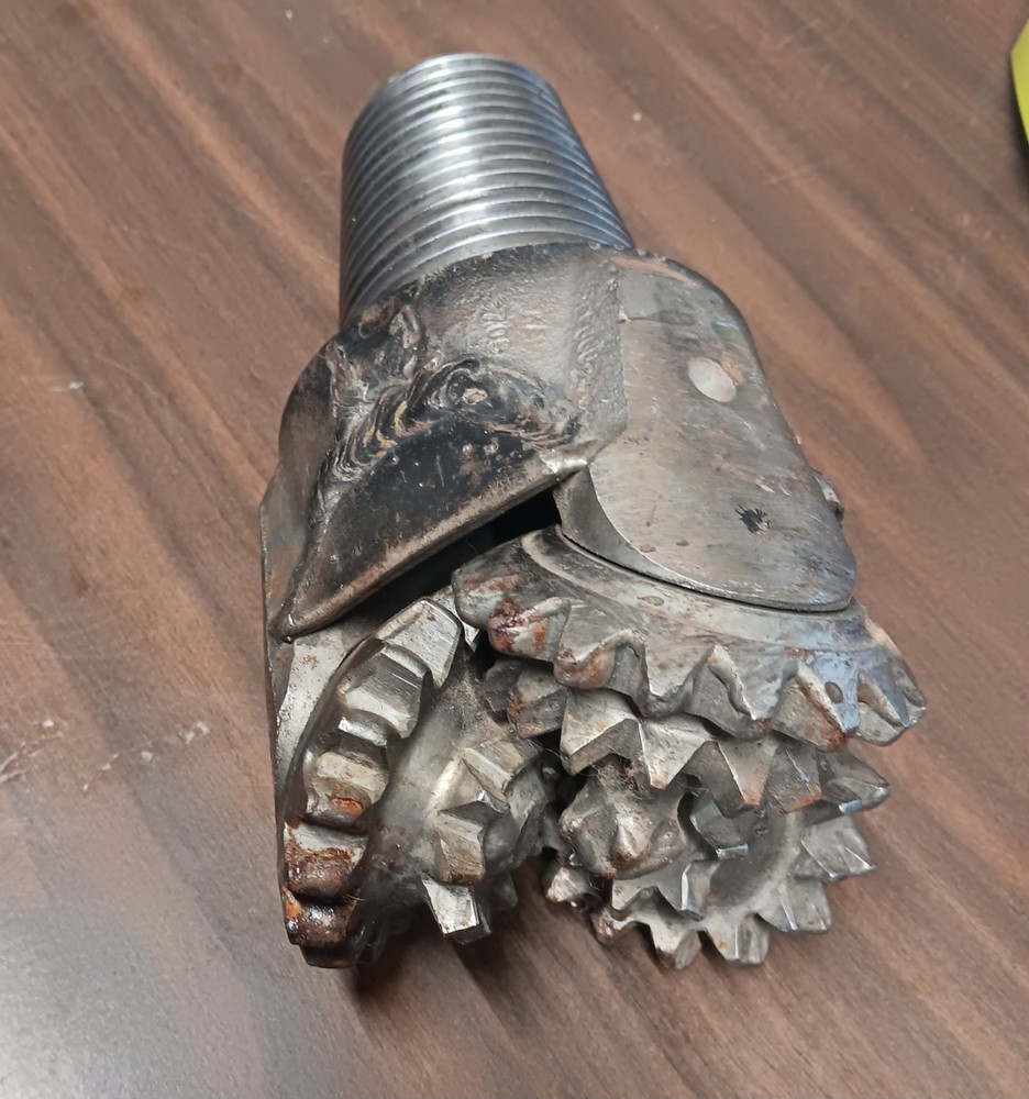 Valco 4 3/4  rock drill bit. not seized it spins