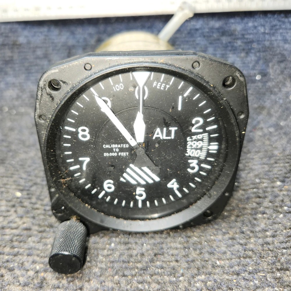 5934PD-3 | United Instruments | Cessna 182G | Altimeter indicator Code: A.83