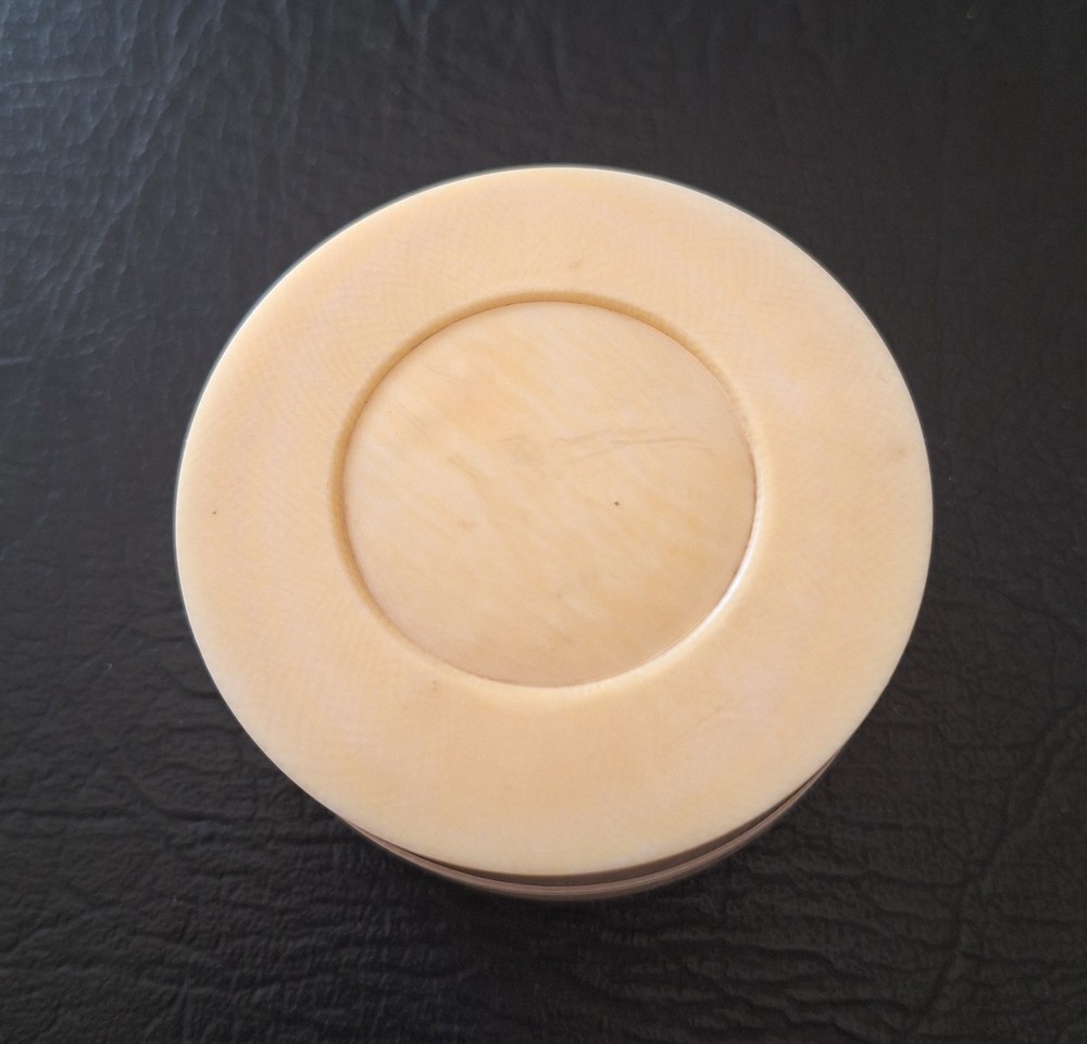 ANTIQUE 19TH CENTURY SNUFF BOX