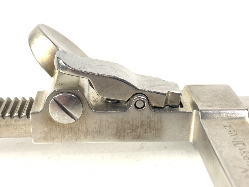 Stryker screw head Distractor
