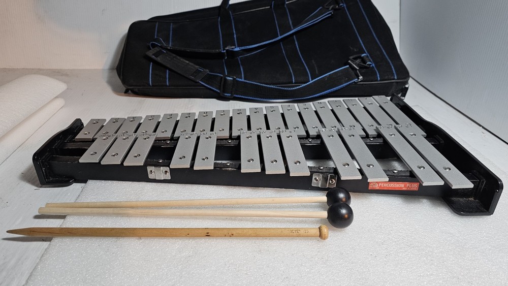 Geniune, Percussion Plus 30 Notes Bell w/ Case And 3 Sticks
