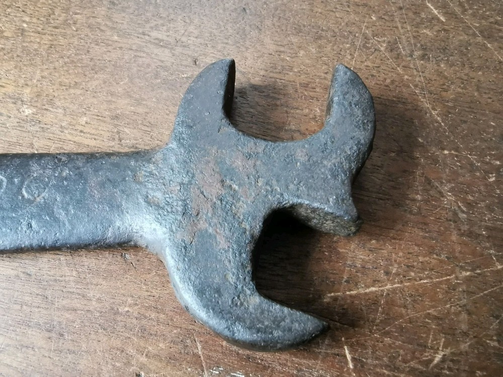 Vintage 3-way spanner marked RP9, no makers name.
