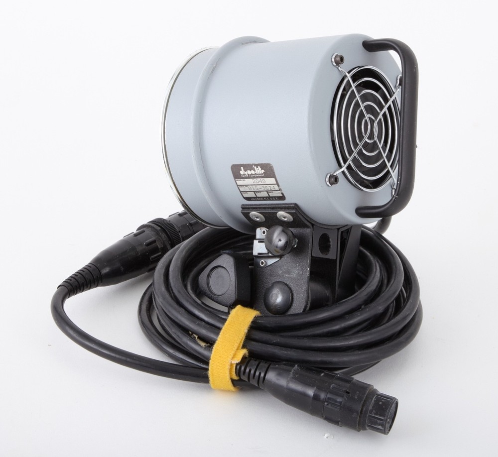 DYNALIGHT 2040 2000 Watt Strobe Head, 16 ' Cord. TESTED!! WORKING!!