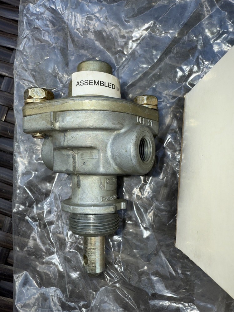 New Bendix 276566 Push/Pull Control Valve . Free Shipping.