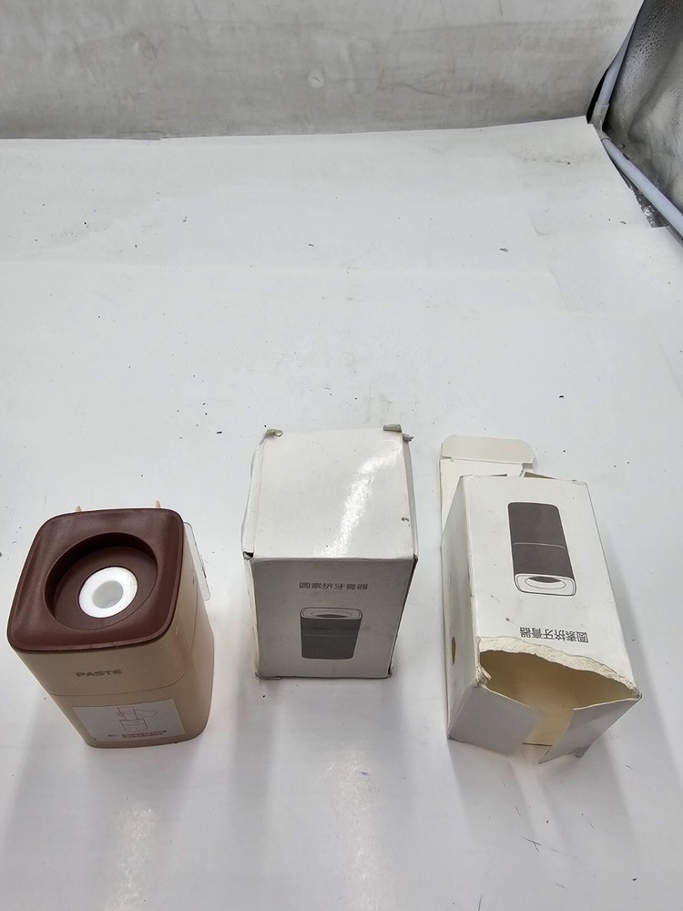 Round Toothpaste Squeezer AA124, Material abs & silica gel
