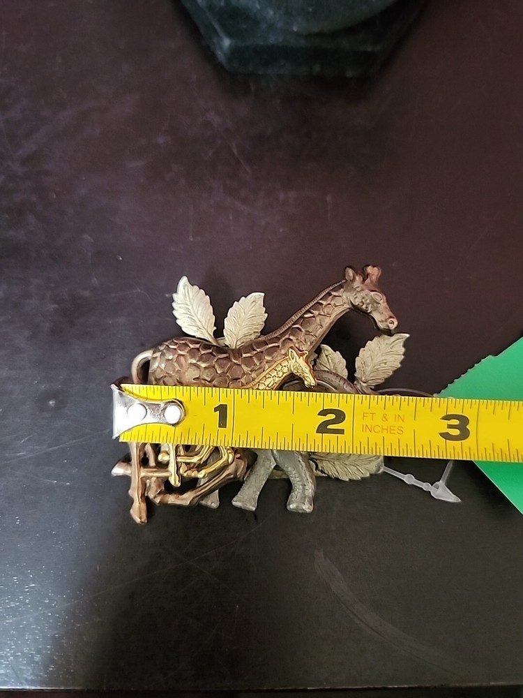 Elephant Giraffe Brooch D10