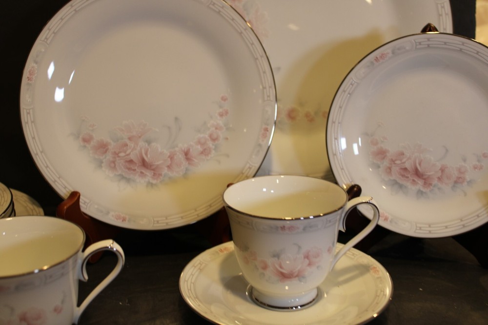 NORITAKE CARTHAGE 4 -5 PIECE SETTING 20 PIECES LOT A