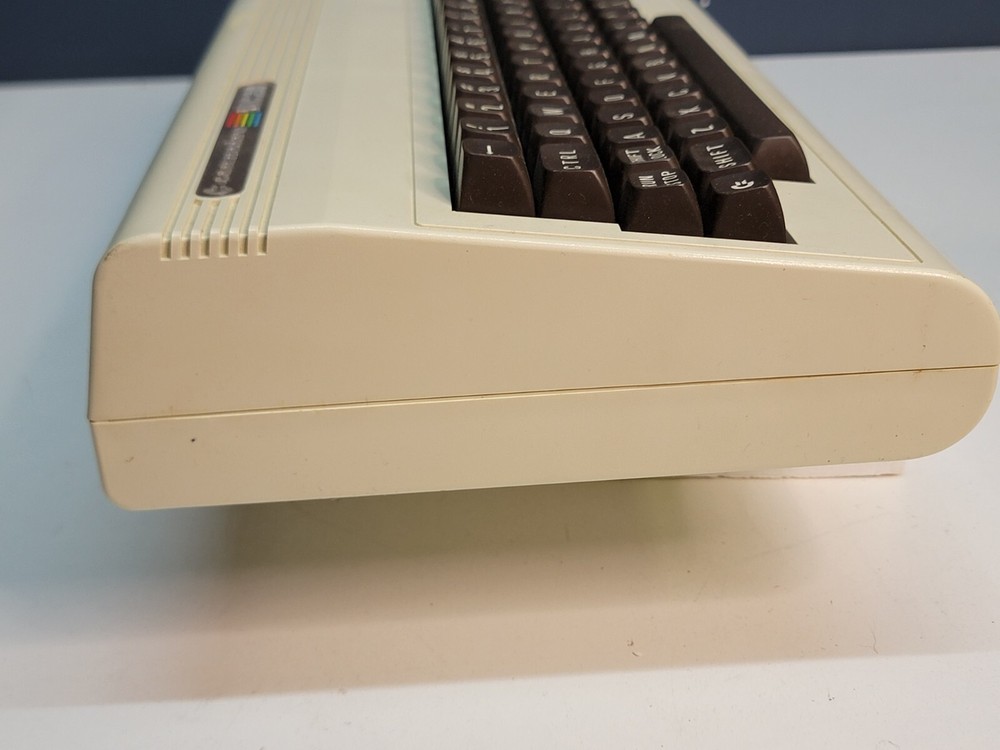 COMMODORE VIC 20 COMPUTER W/POWER SUPPLY & ORIGINAL BOX