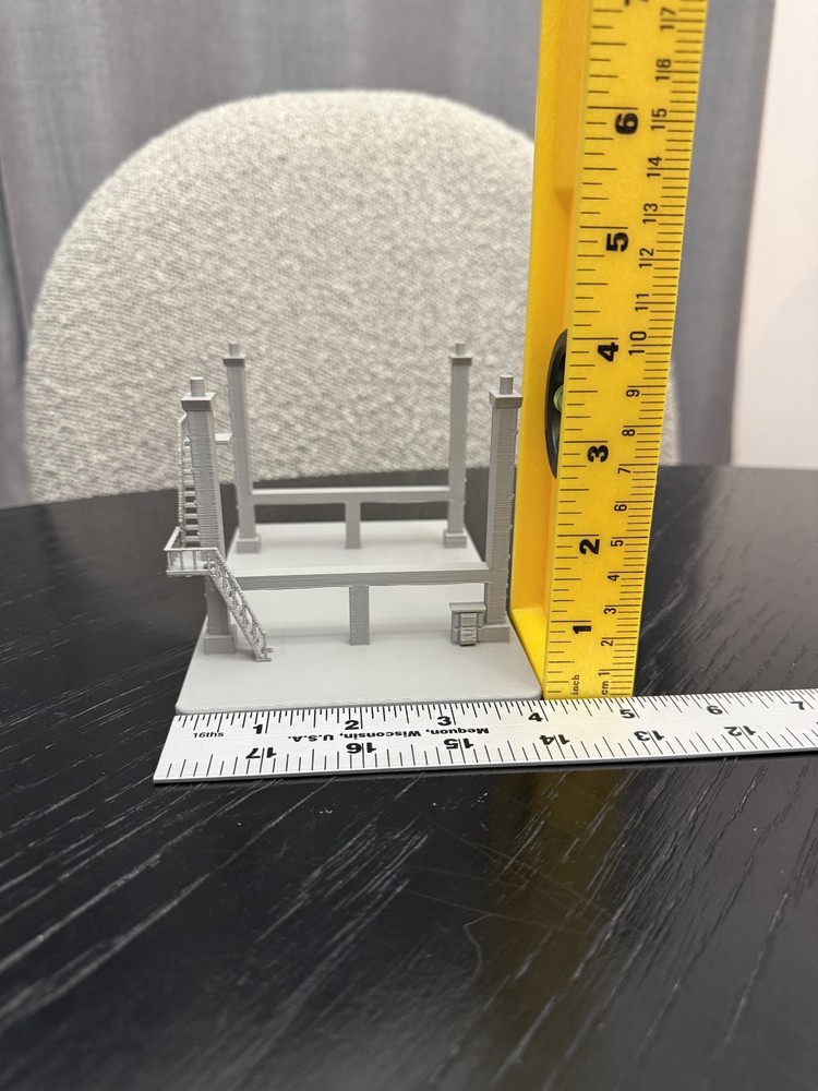 N Scale Container Crane / 1:160 Gauge / Mostly Assembled