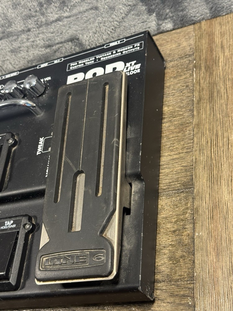 Line 6 POD XT Live Floorboard Guitar Multi-Effects Processor