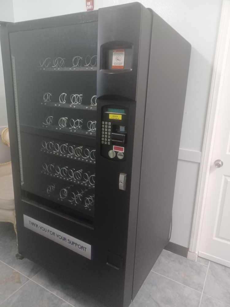 Automatic Products 7600 Snack Vending Machine