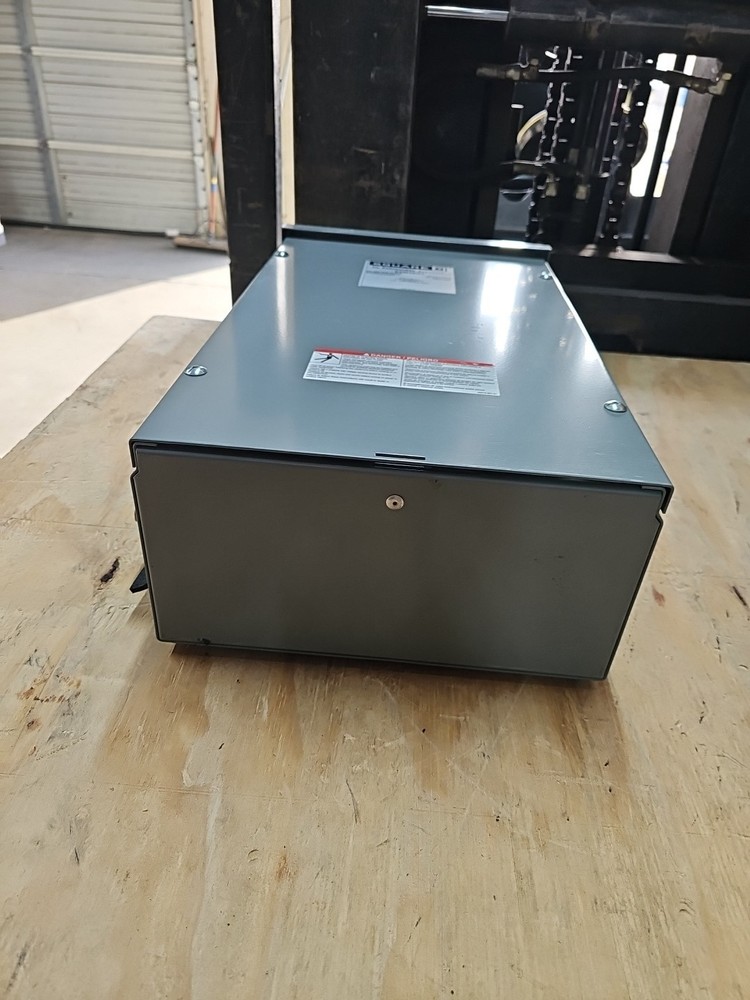 Square D EZM3EXT Meter Stack Bus Extension 1200A 120/240V 3PH 4W