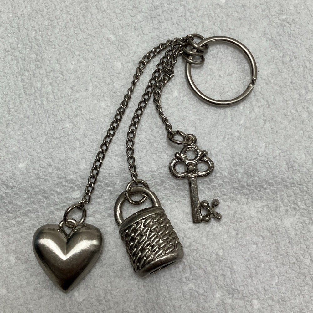 FABULOUS KEYRING WITH 3 ATTACHMENTS