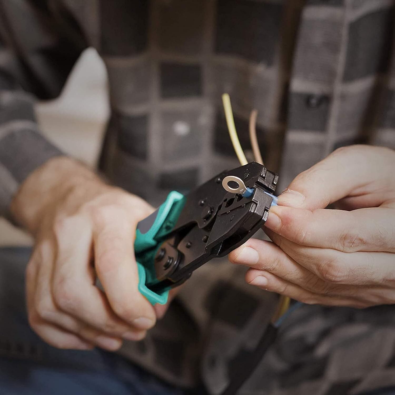Crimper Tool with Dual-Color Handle for Heat Shrink Connectors - Ratcheting Wire