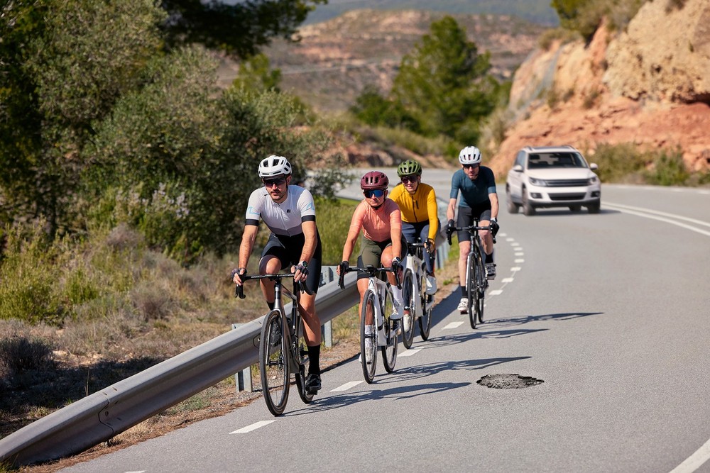 Garmin Edge 1050, Premium Cycling Computer Bundle