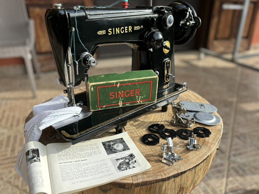 SINGER 306 sewing Machine