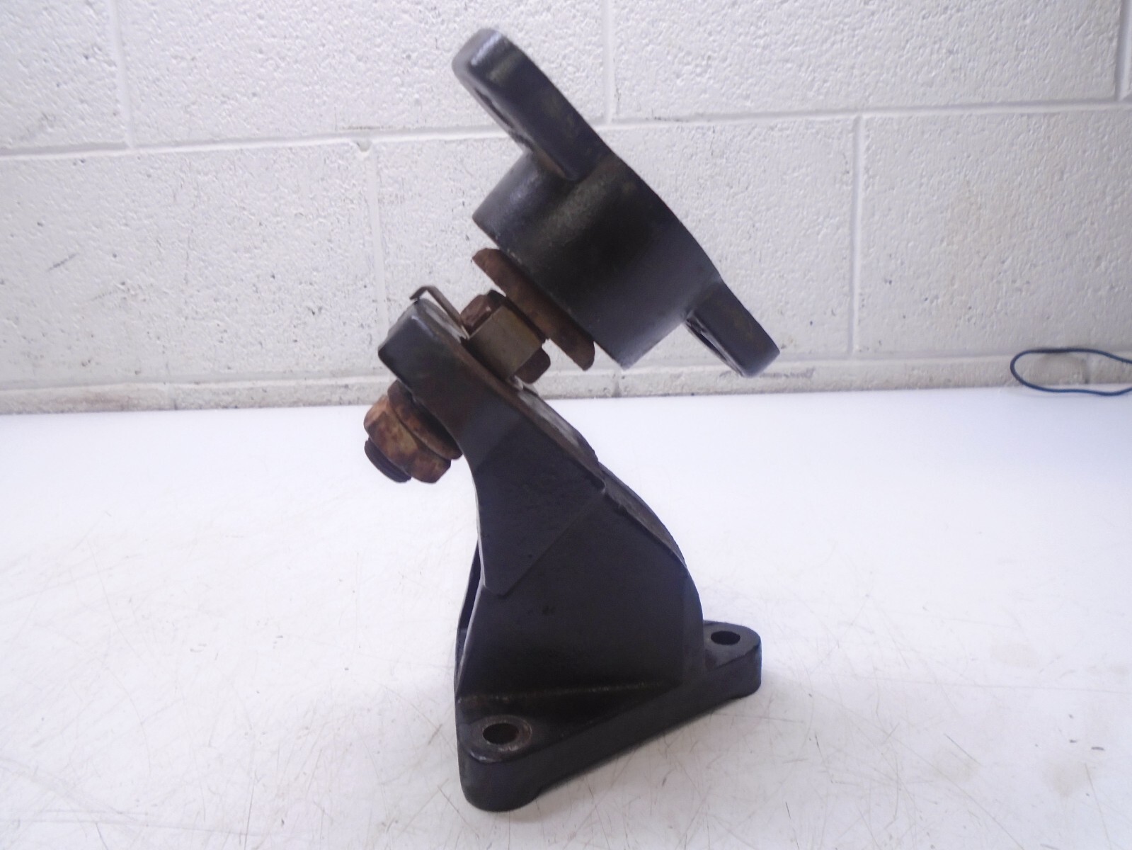 X2 Mercruiser V6 V8 4.3-5.7 Sterndrive Engine Mount 79550A1 66284A2 SINGLE