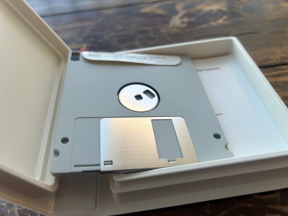 MacSafe Macintosh Security Software 3.5” Floppy Disk w/ Case & Manual