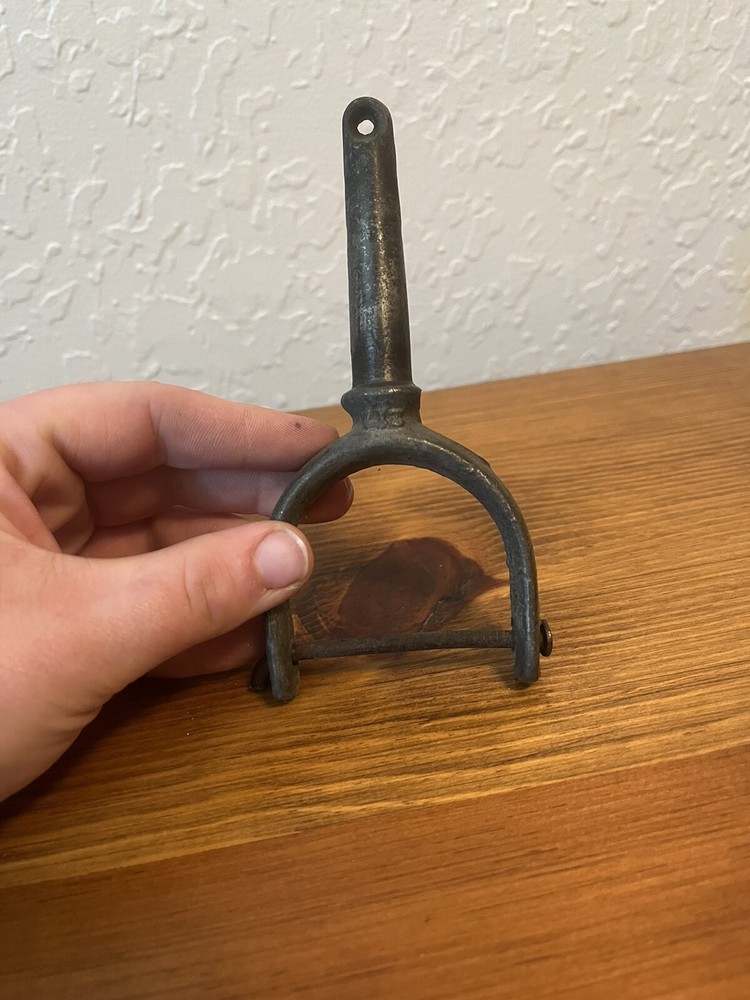 Vintage Metal Oar Lock 5.5”