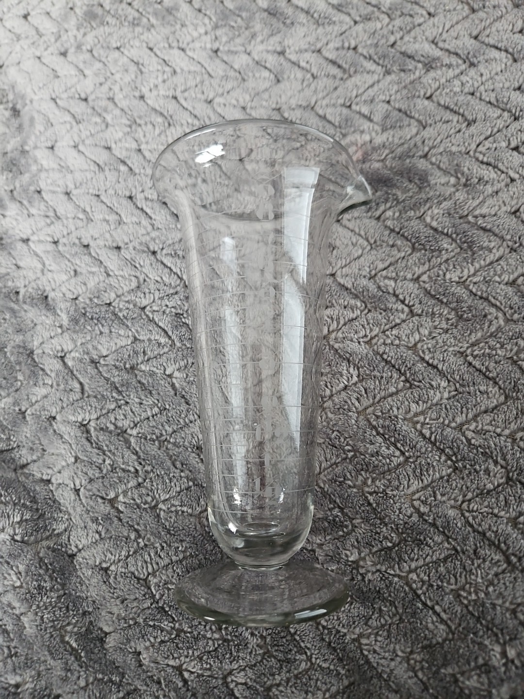WHITALL TATUM Etched Glass Apothecary Footed Cup Measuring Beaker 8oz 7.5"