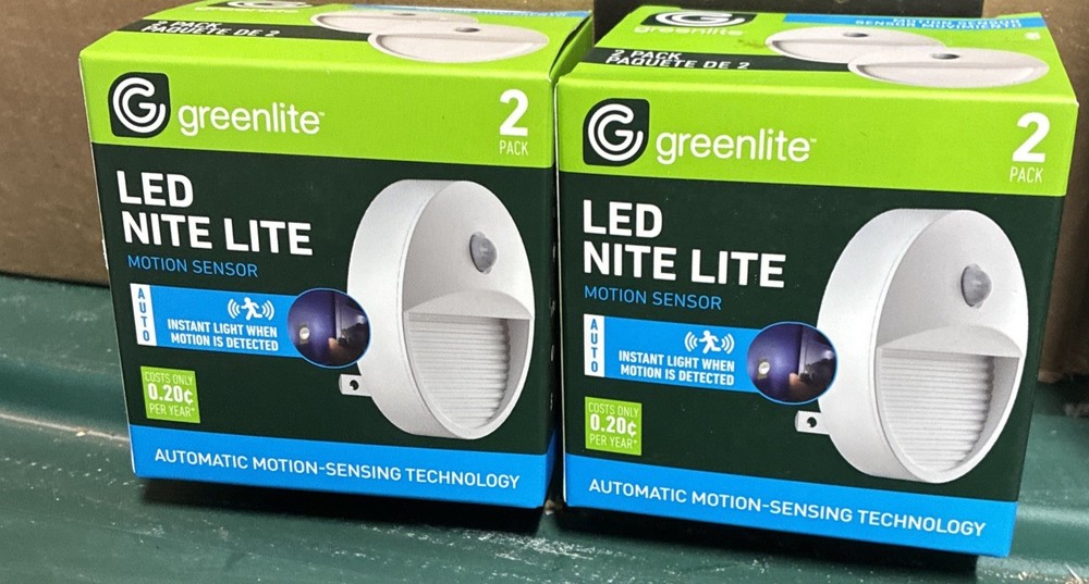 4-Pack Greenlite LED Motion Sensor Night Light Plug-In Auto - NEW