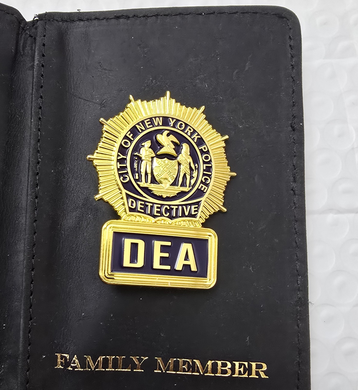 NYPD Detective Family Member Wallet With Mini Badge Replica And Detective...