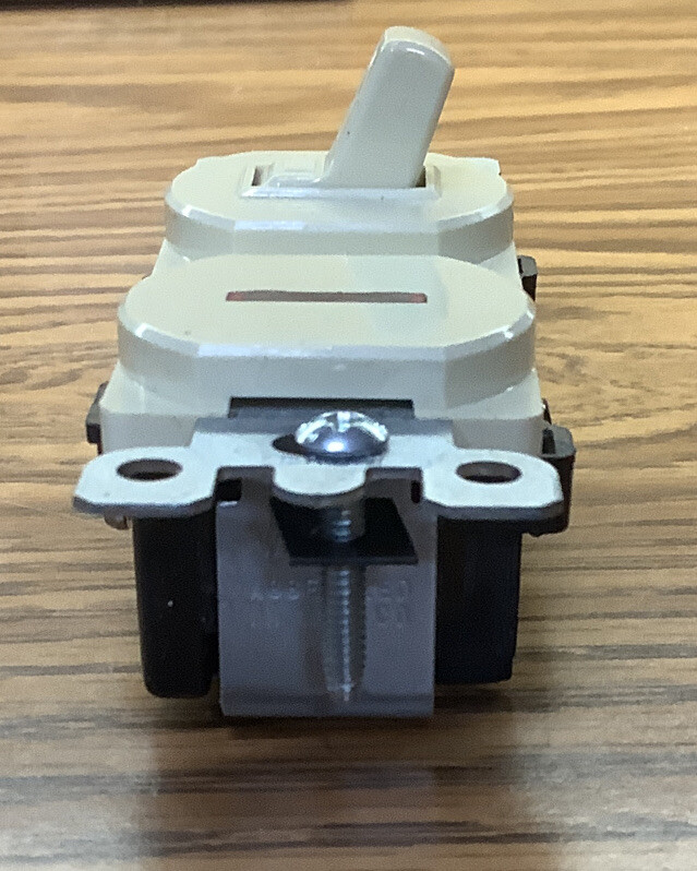 NOB Leviton Ivory Commercial Toggle Wall Switch 5226-I (Missing Instructions)