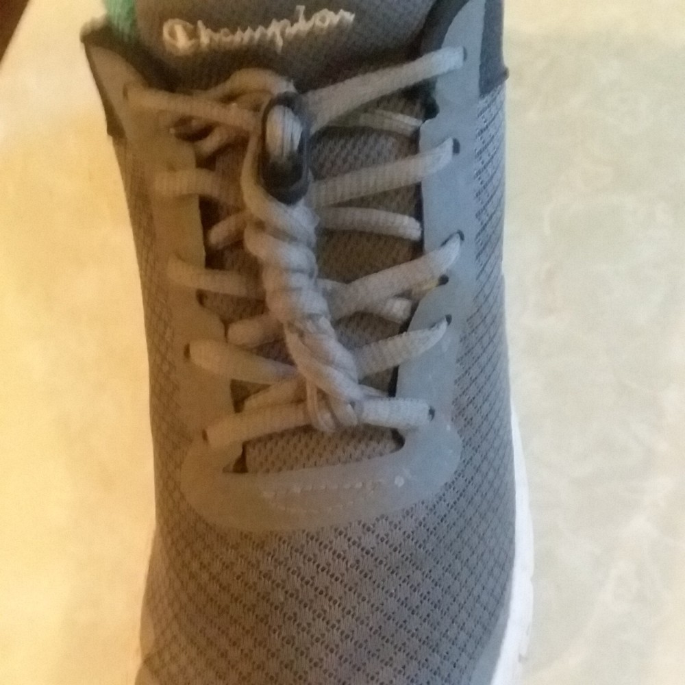 Shoe laces tieing device Slide Tie 2 pair for 10 $