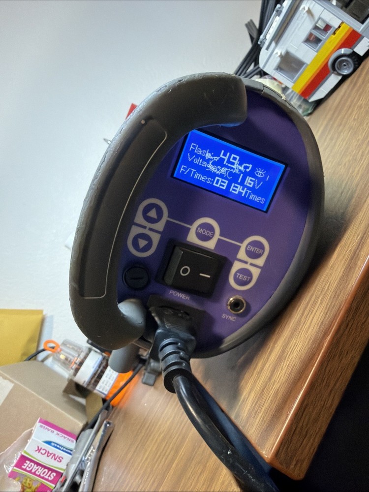 USED Impact Digital Monolight 400W/s 120VAC Missing Bulb Screen Issue READ