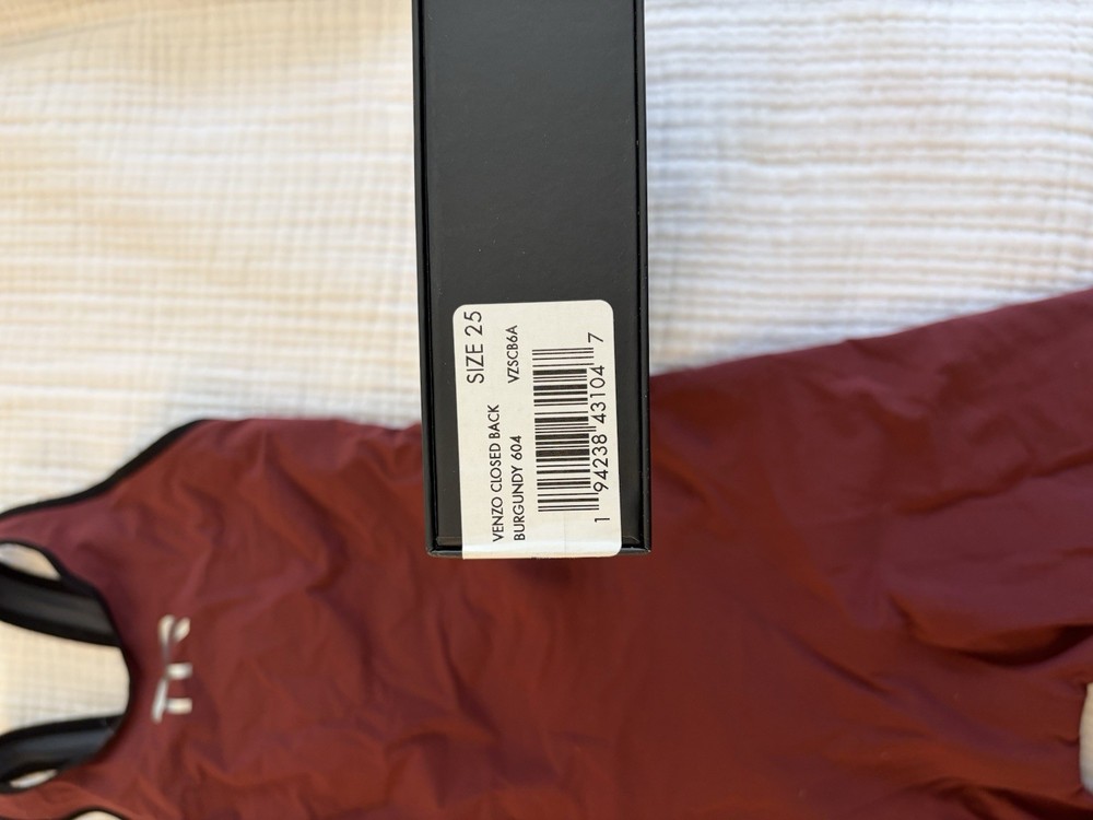 TYR Venzo Closed Back Size 25 Maroon