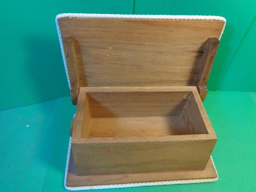 Flying Seagull Wooden Trinket Box, Nautical Pattern (Used/EUC)