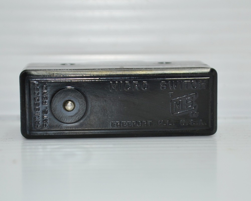 1 NOS Micro limit switch b-r36 Freeport ill
