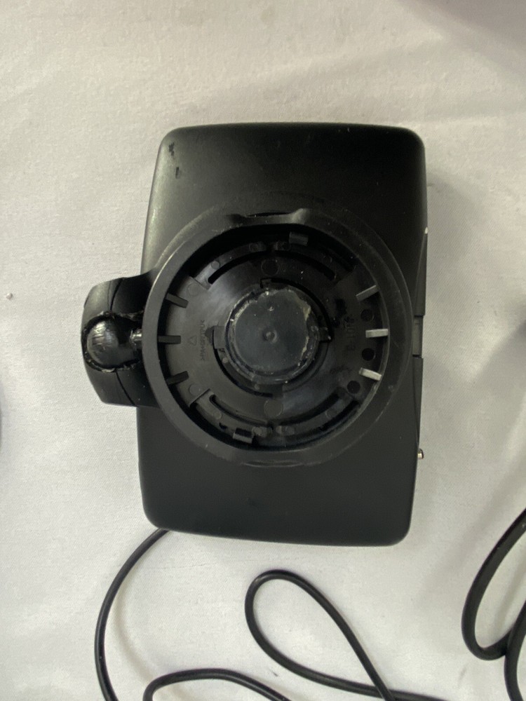 TomTom XL 335 SE Automotive Mountable Bundle. Missing Suction Cup