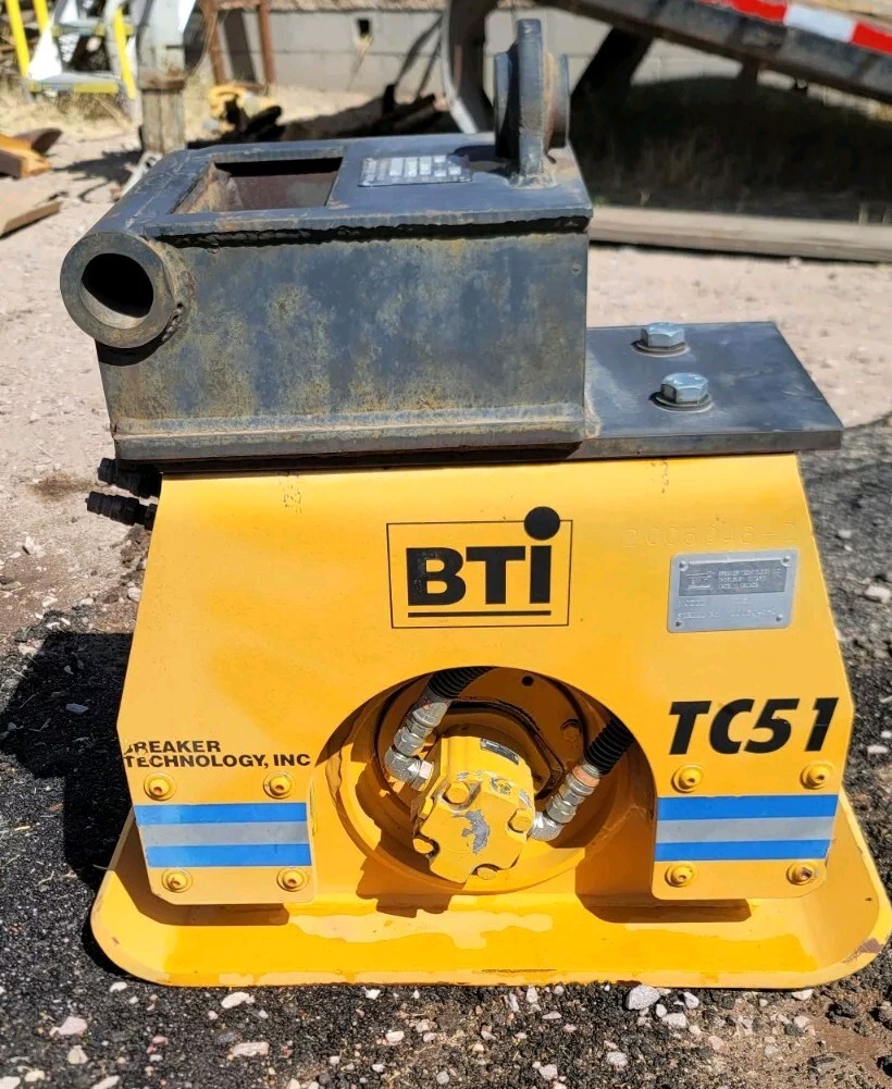 TC51 Breaker Technology Inc Hydraulic Compactor W/ Badger Attachment