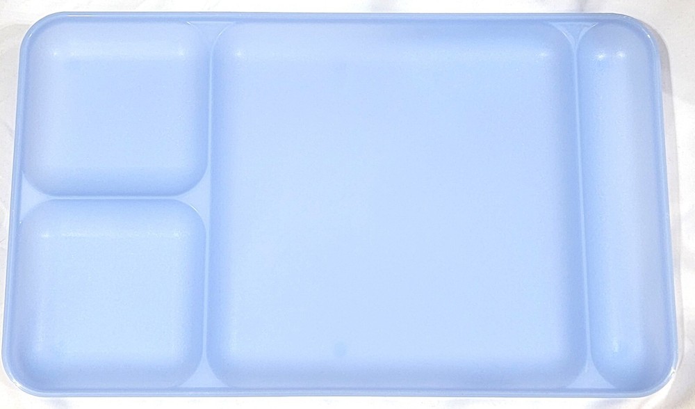 4 sheer TUPPERWARE DIVIDED DINING TRAYS stackable picnic lunch cafeteria camping