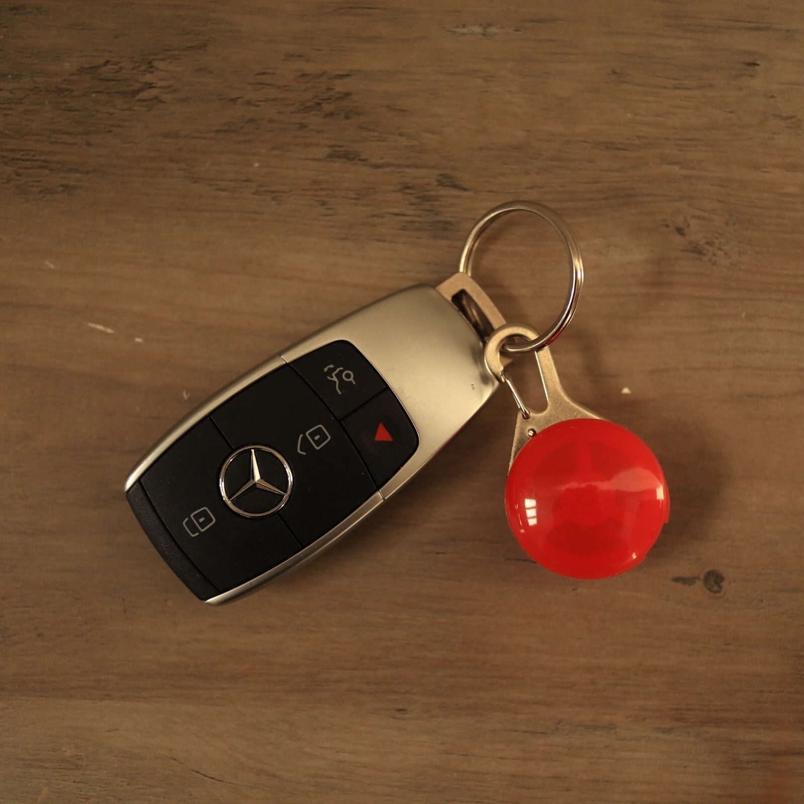 LED CLIP ON SAFETY LIGHT CAT DOG COLLAR PENDANT KEY CHAIN GLOW, FLASH, JOGGERS