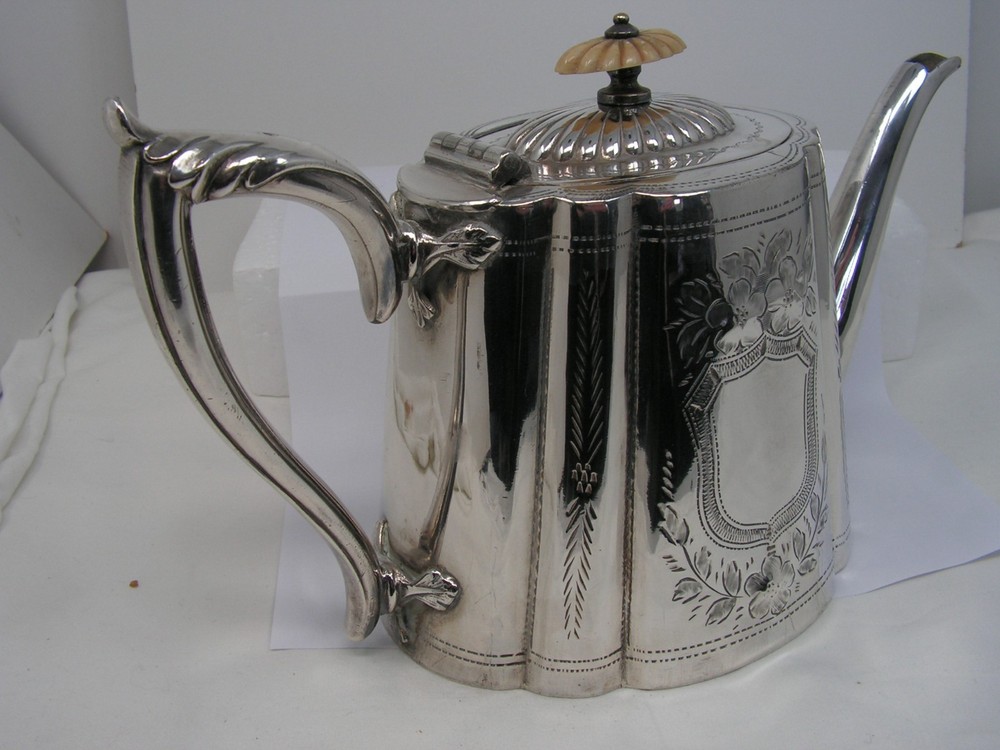 ANTIQUE DECORATIVE VICTORIAN SILVER PLATED TEAPOT