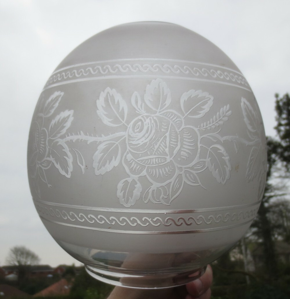 VICTORIAN ANTIQUE CRYSTAL ETCHED DUPLEX OIL LAMP SHADE