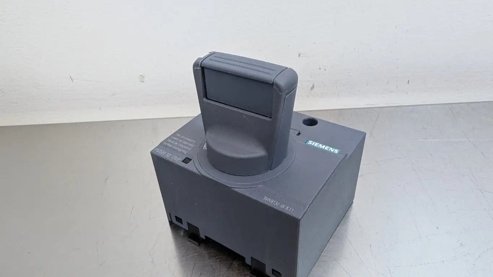 Siemens 3VA9137-0EK11 Front Mounted Rotary Operator Standard