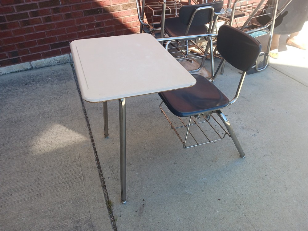CLOSEOUT, USED combo STUDENT DESKS.  Can ship for $ Make offer! BULK DISCOUNT!