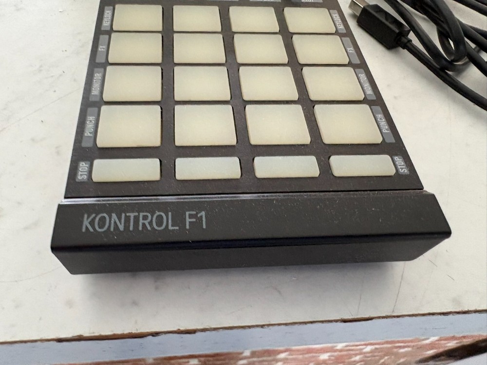 Native Instruments Traktor Kontrol F1