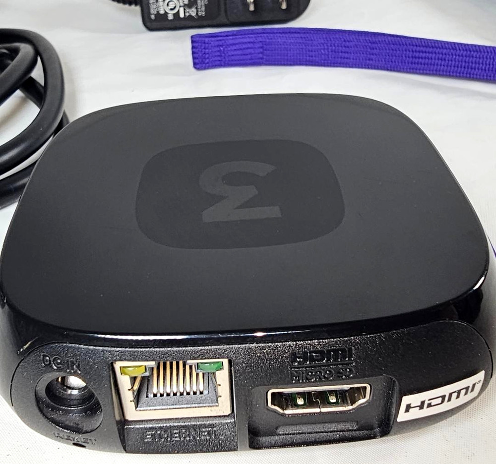 Roku 3 4200X Streaming Player with Remote Television Programming Kit 4 pieces