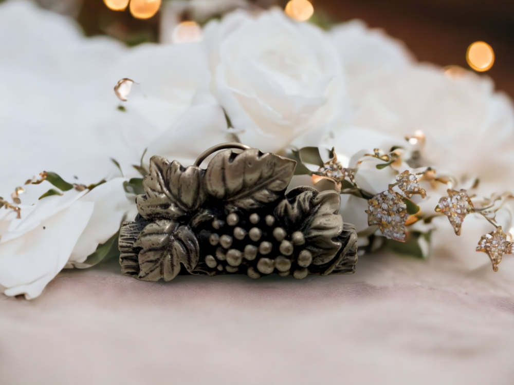 SELANDIA SILVERPLATED PLACE CARD HOLDERS - SET OF (4) - GRAPE & LEAF DESIGN 1983