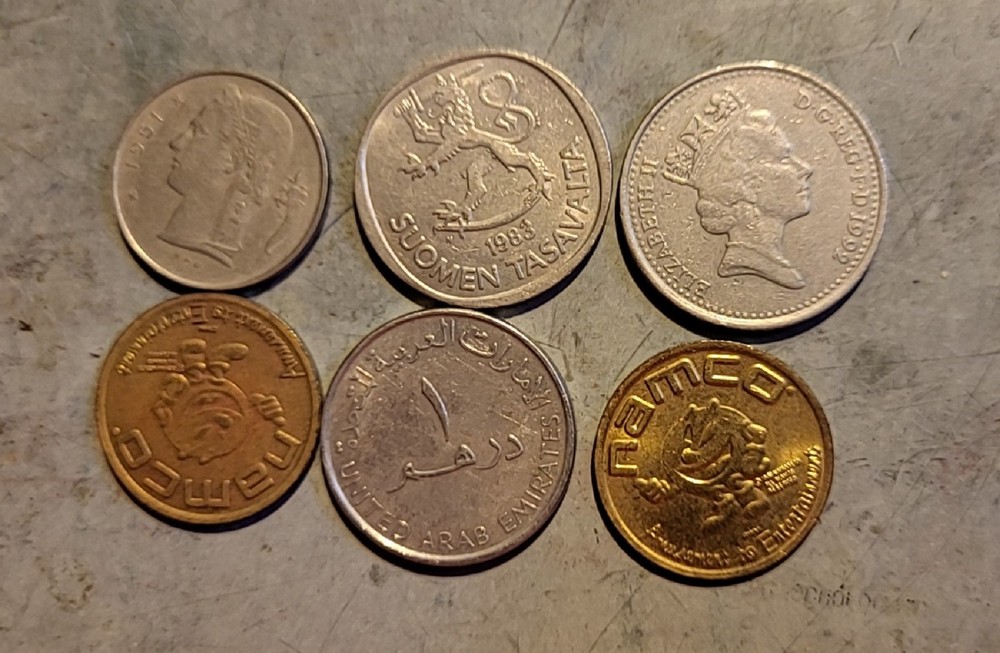 Coins from Various Countries 6pcs  j6