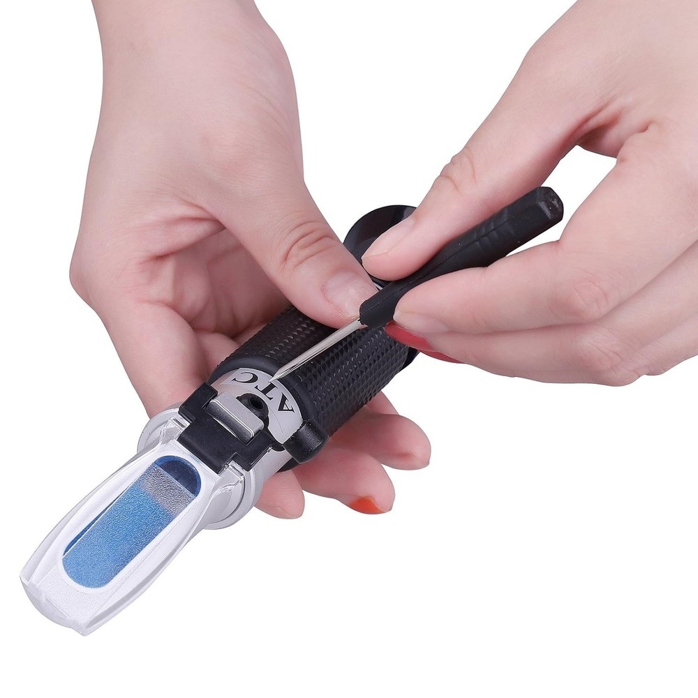 Portable Digital Refractometer with ATC - Brix & Specific Gravity Measurement
