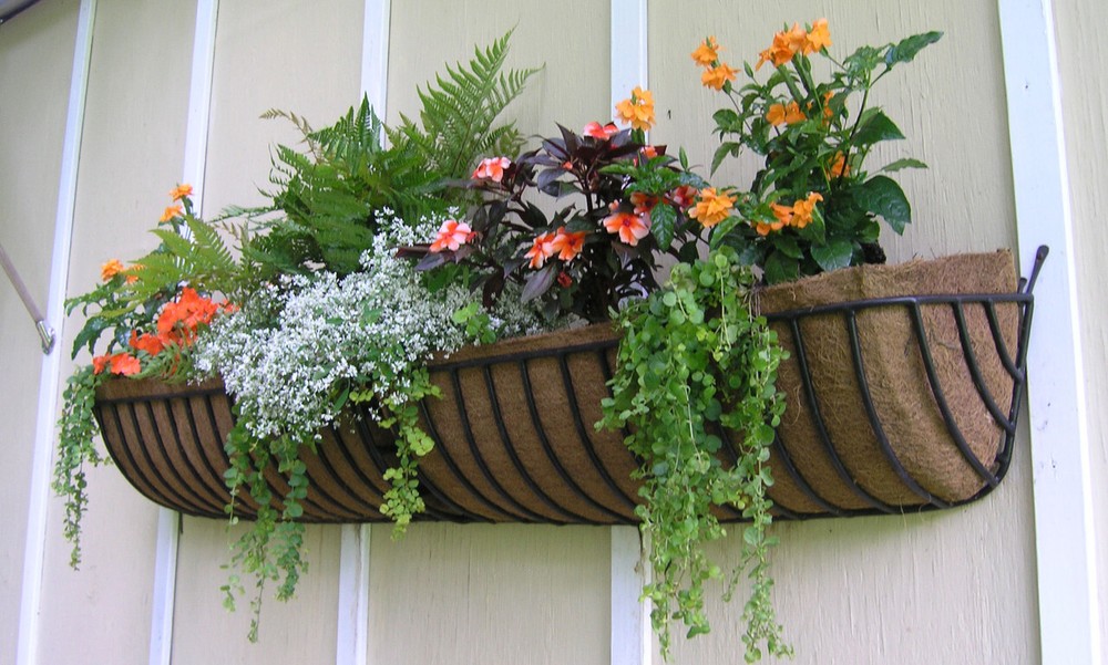 72 in Sectional Window Hayrack with Molded Coco Liner