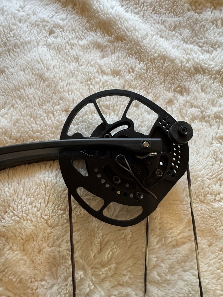 Gearhead P30 Pivot Compound Bow