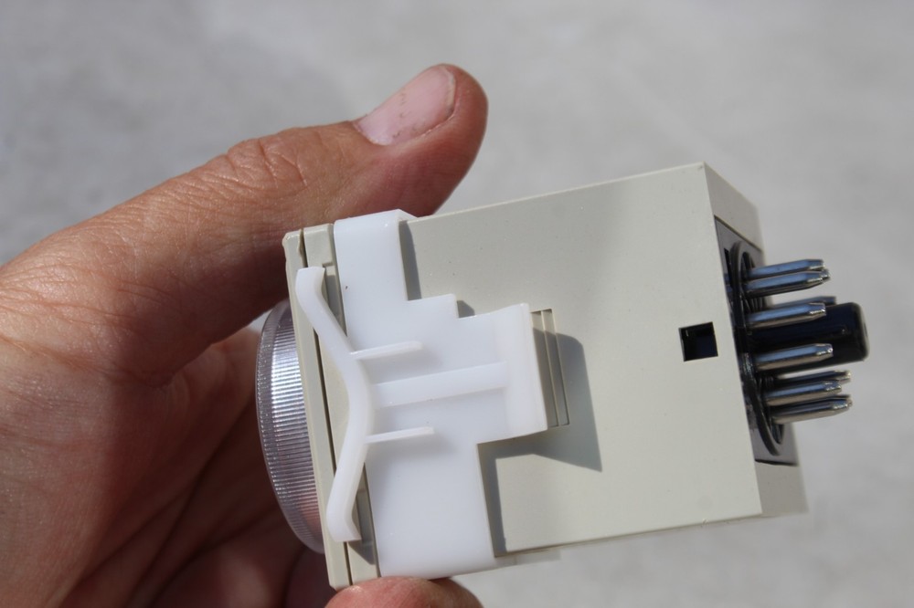 AT11DN-2 Autonics Analog Timer 24VAC/VDC w/ Socket Base 11pin Multi Range