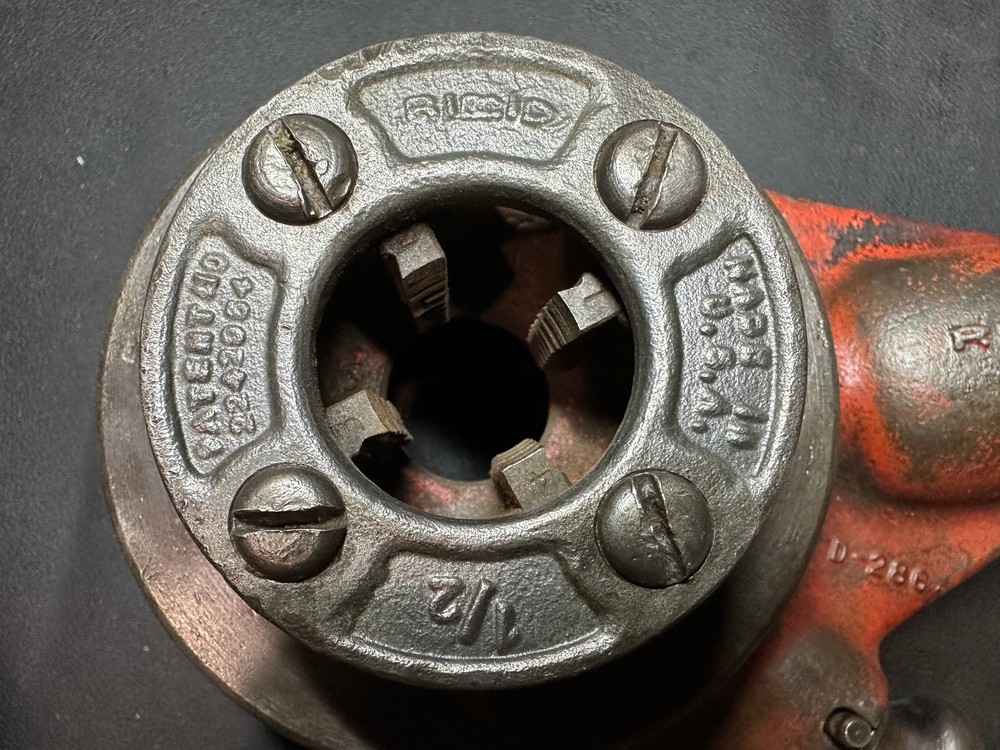 Ridgid 12-R Manual Ratcheting Pipe Threader Set With 1/2" Insert